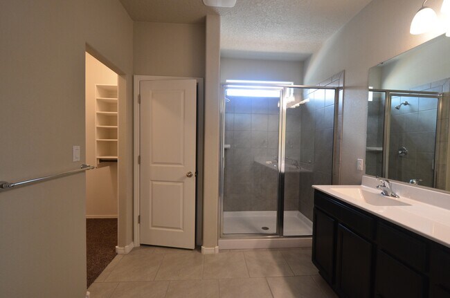 Building Photo - 1426 Valle Vista Rd NW