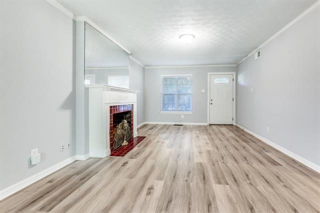 Building Photo - 5016 W Mockingbird Ln