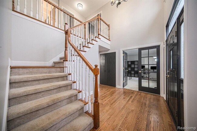 Building Photo - 695 Heritage Dr