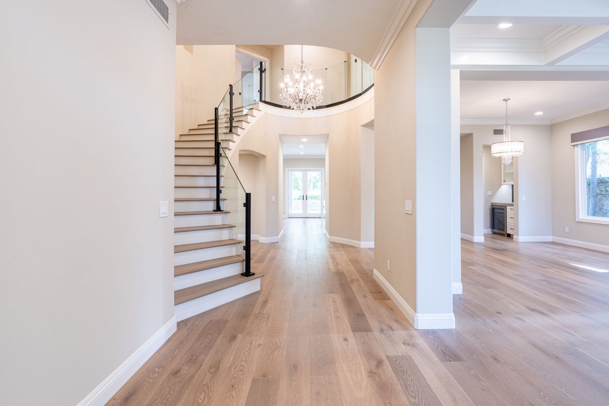 Building Photo - 6 Heather