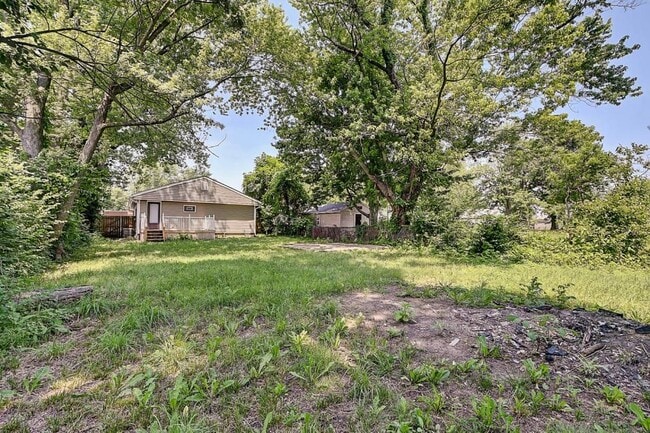 Building Photo - 2999 Clover Dr