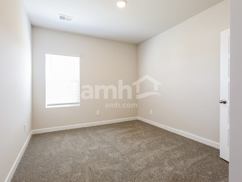 Building Photo - 1088 Appalachian Dr