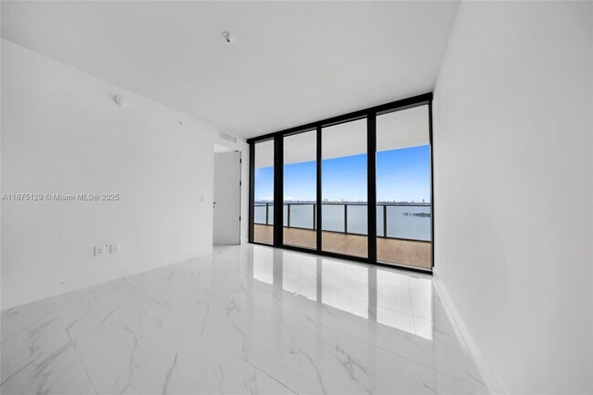 Building Photo - 700 NE 24th St