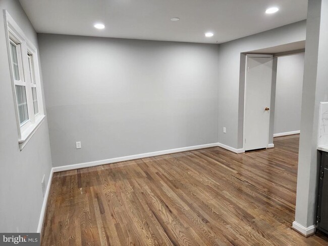 Building Photo - 14477 Village Dr