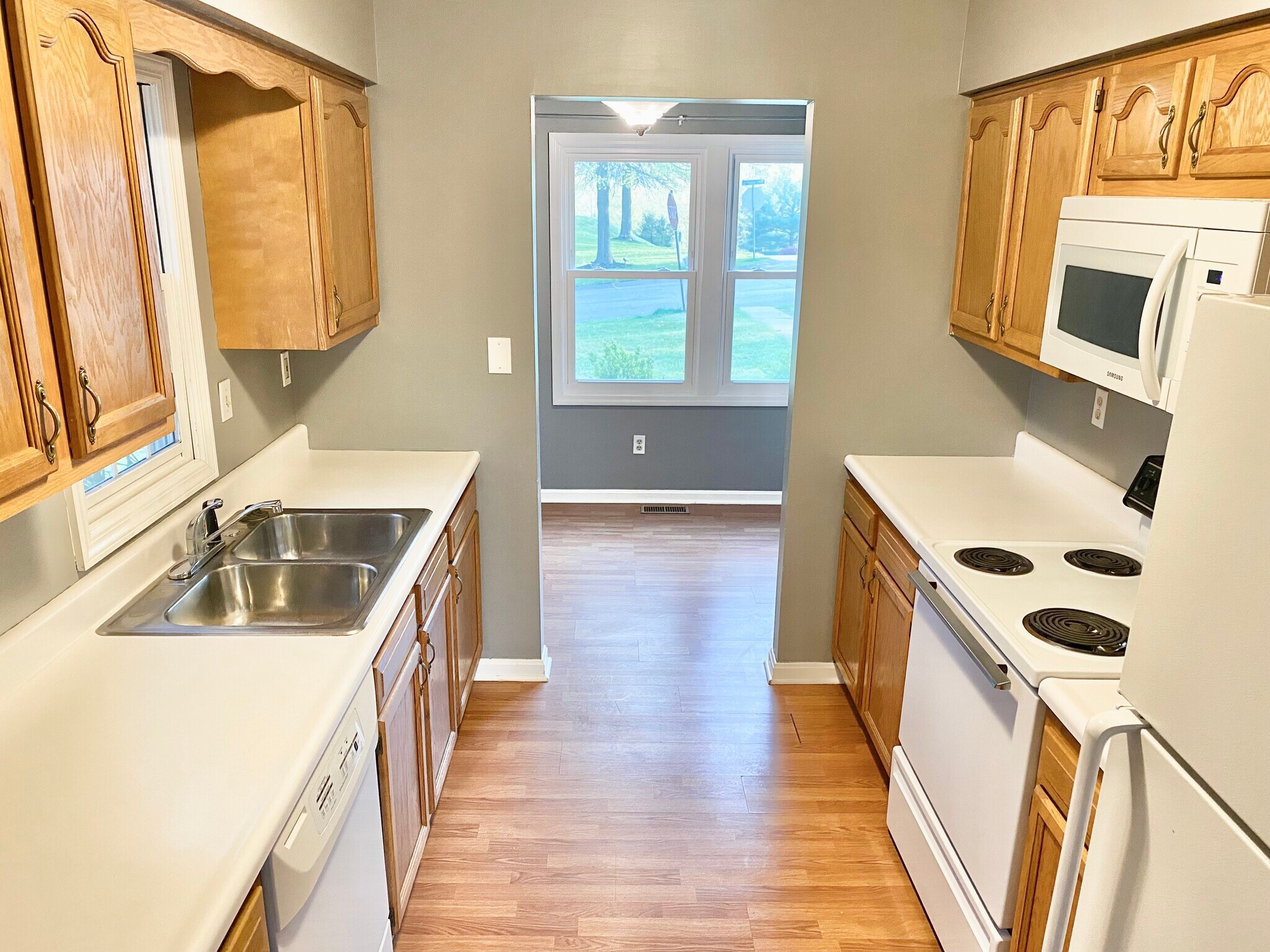 Building Photo - 202 Meadowview Dr