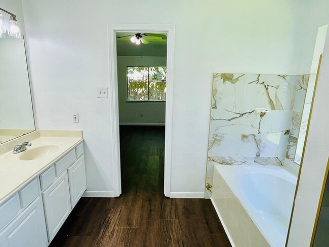 Building Photo - 17002 Summer Hollow Dr