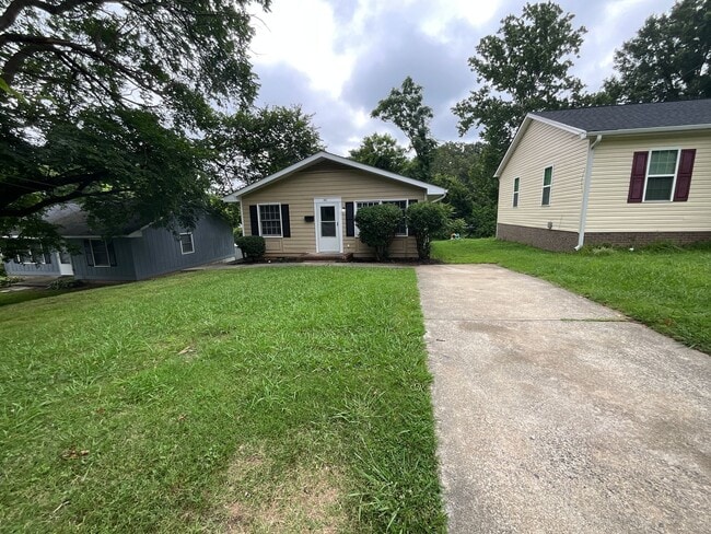 Building Photo - Price reduction near UNCG for a 3 bedrooms...