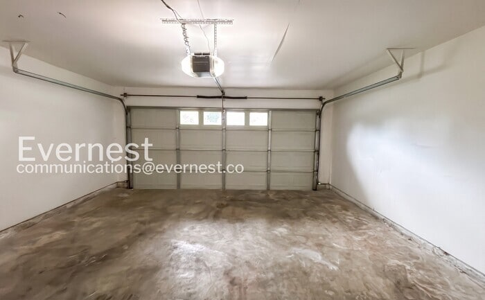 Building Photo - 6406 Summer Ridge Dr