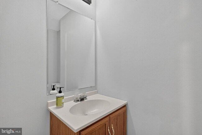 Building Photo - 6453 Linleigh Way