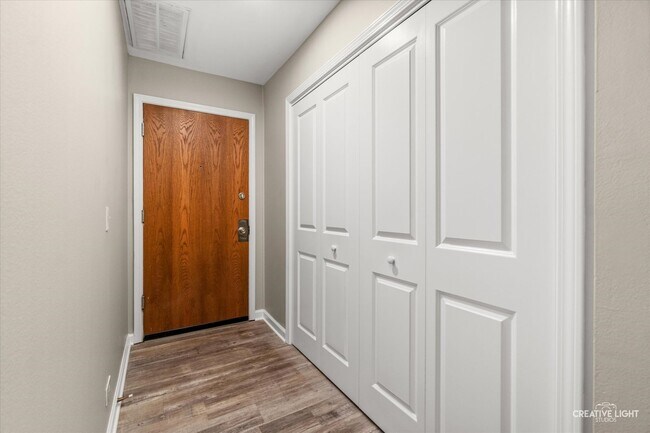 Building Photo - 1601 Fairway Dr