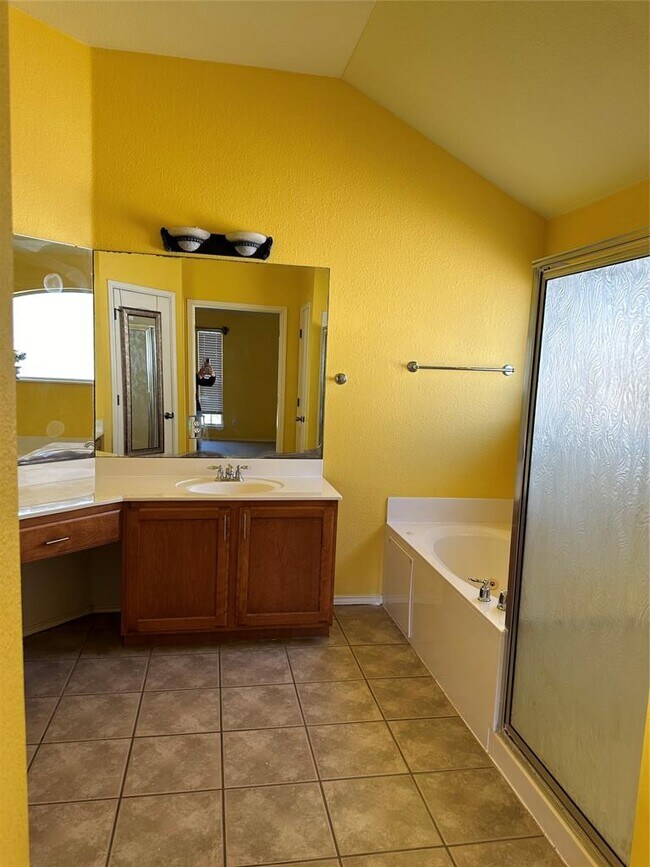 Building Photo - 3200 Peruga Ln