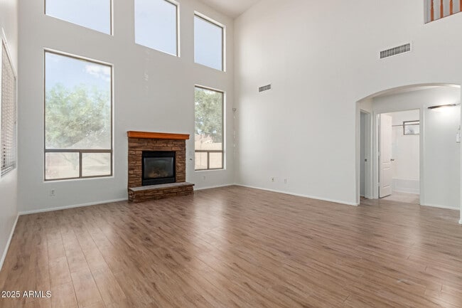 Building Photo - 40882 W Robbins Dr