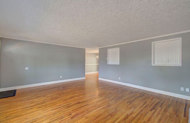 Building Photo - Welcome to this Beautifully Remodeled Ranc...