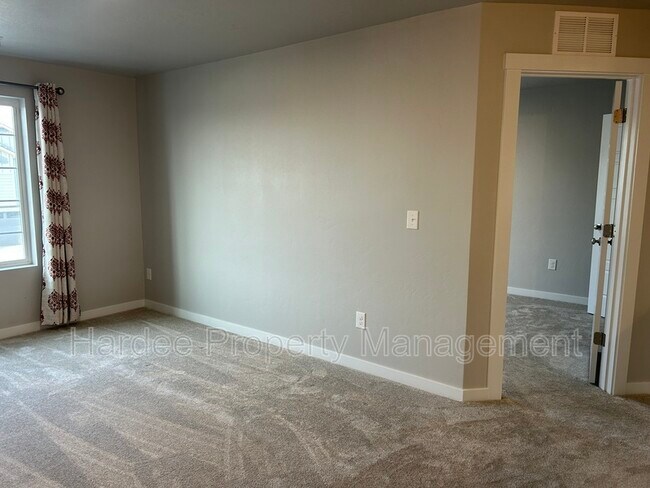 Building Photo - 7051 W Plateau Crk Dr