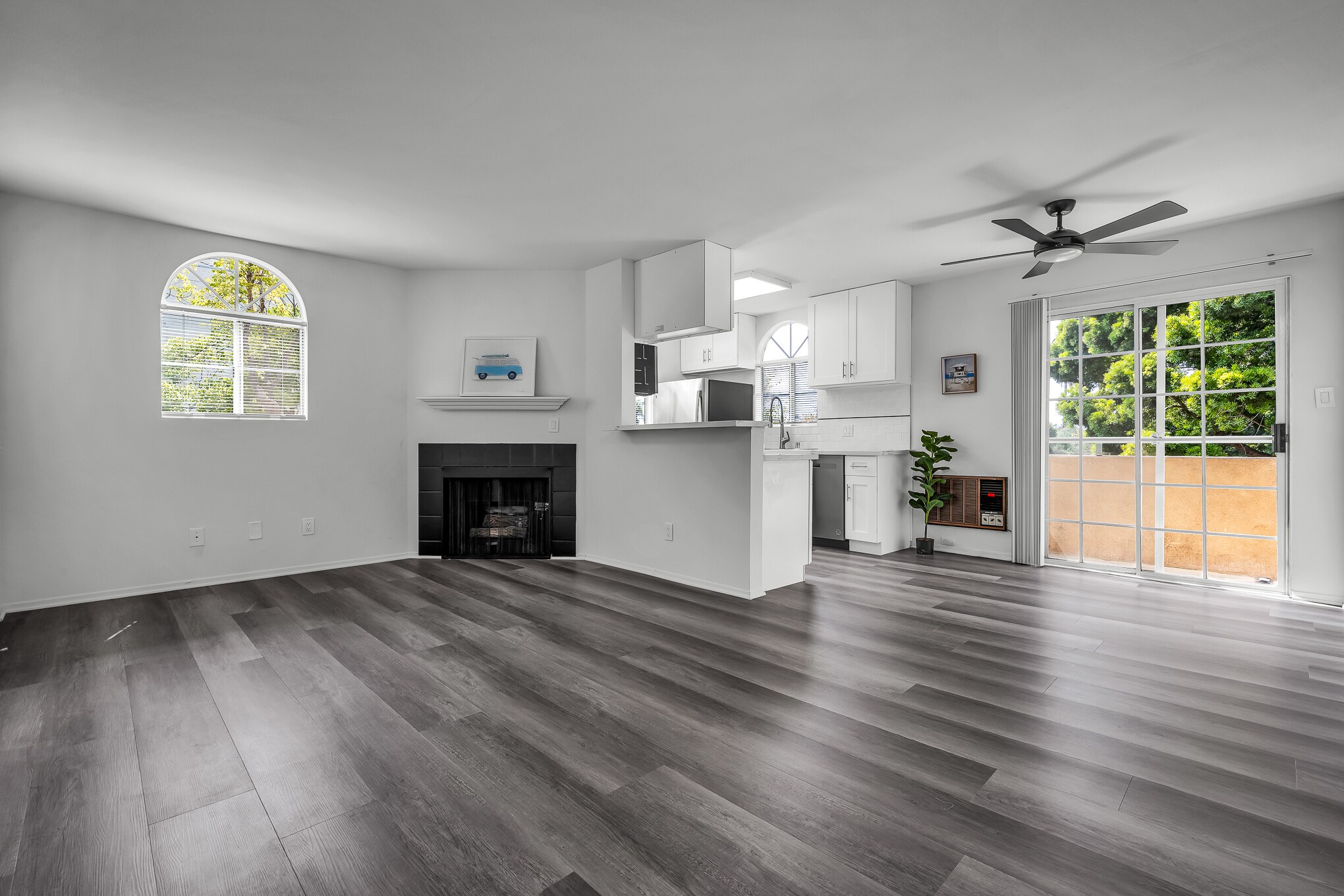 Building Photo - 2400 Walnut Ave