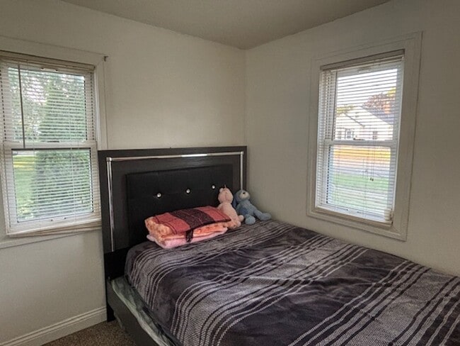 Building Photo - Cute & Cozy 2 BR/1 BA Single Family Home i...