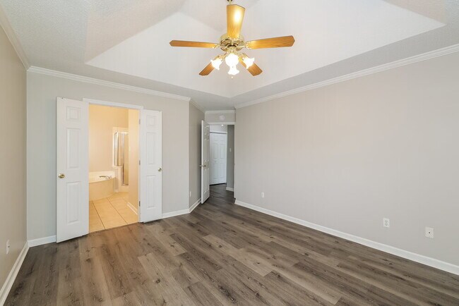 Building Photo - 490 Bruins Trce