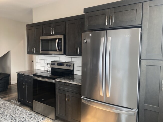 Building Photo - Year Round Rental- 4 bedroom, 2.5 bath in Chelan