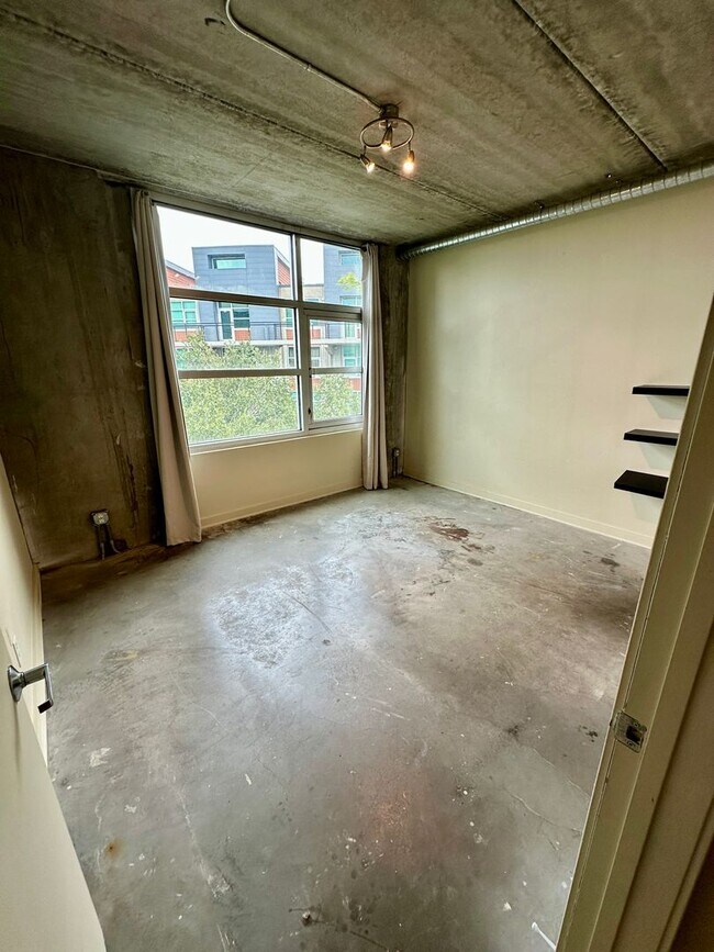 Building Photo - 2 BED | 2.5 BATH | URBAN CONDO | DOWNTOWN ...