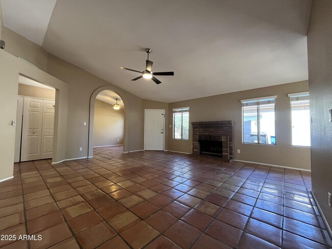Building Photo - 3101 E Siesta Ln