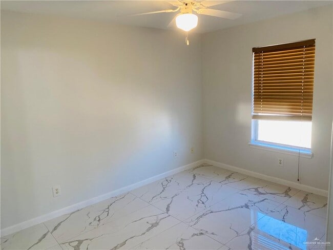 Building Photo - 18 E Laurel St