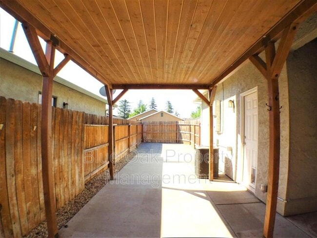 Building Photo - 573 E Eaton Rd