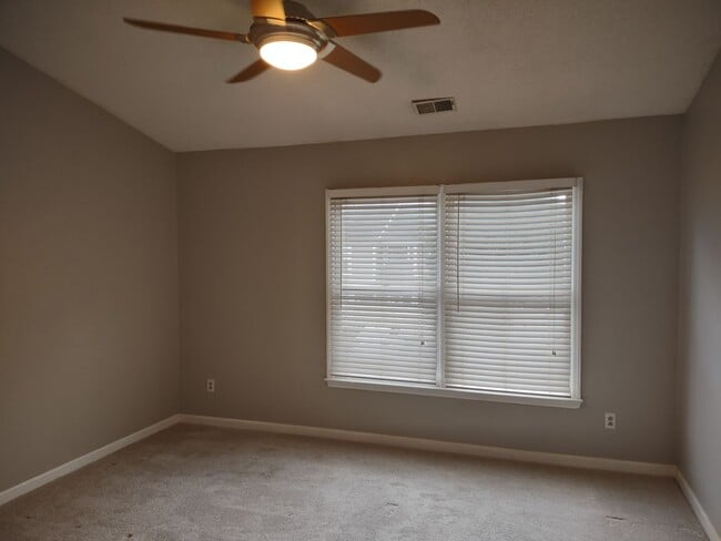 Building Photo - Move In Ready Townhome located in The Gate...