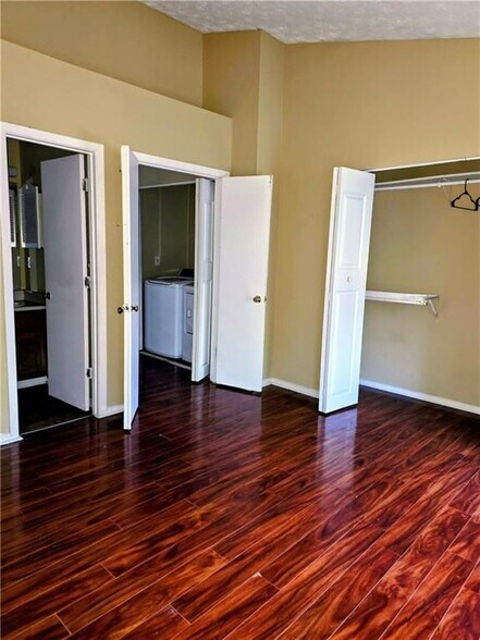 Building Photo - 4672 Longman Way