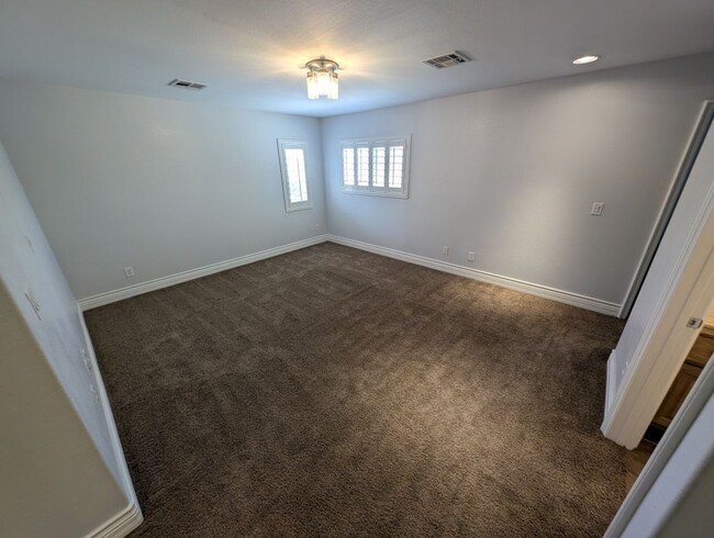 Building Photo - 202 Tall Ruff Dr