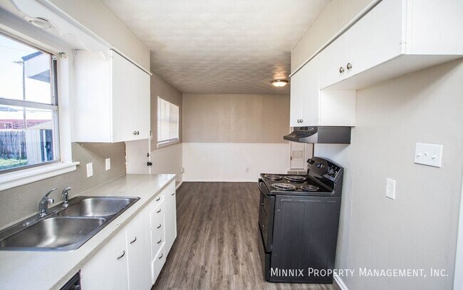 Building Photo - 3403 Bangor Dr