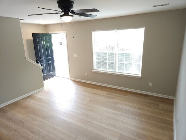 Building Photo - 705 Crestland Ave