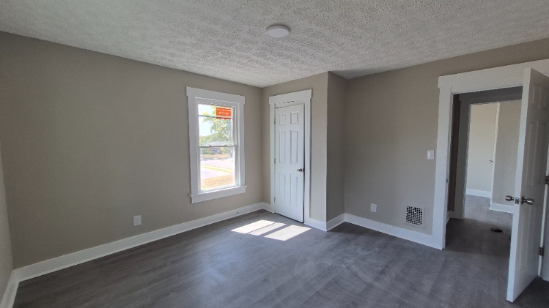 Building Photo - 912 Riverview Terrace