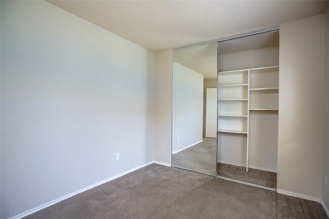 Building Photo - 11047 Grassyglen Dr