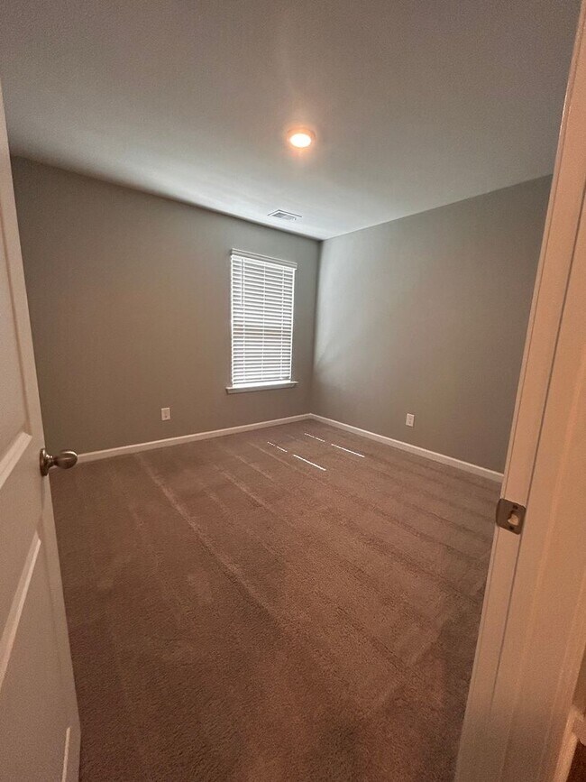 Building Photo - *Move in Special*  Spacious 3BR/2BA home in the Carnes area!