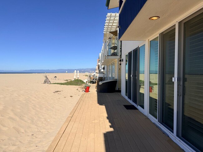 Building Photo - Stunning Oceanfront 3 Bed 3 Bed | Hollywoo...