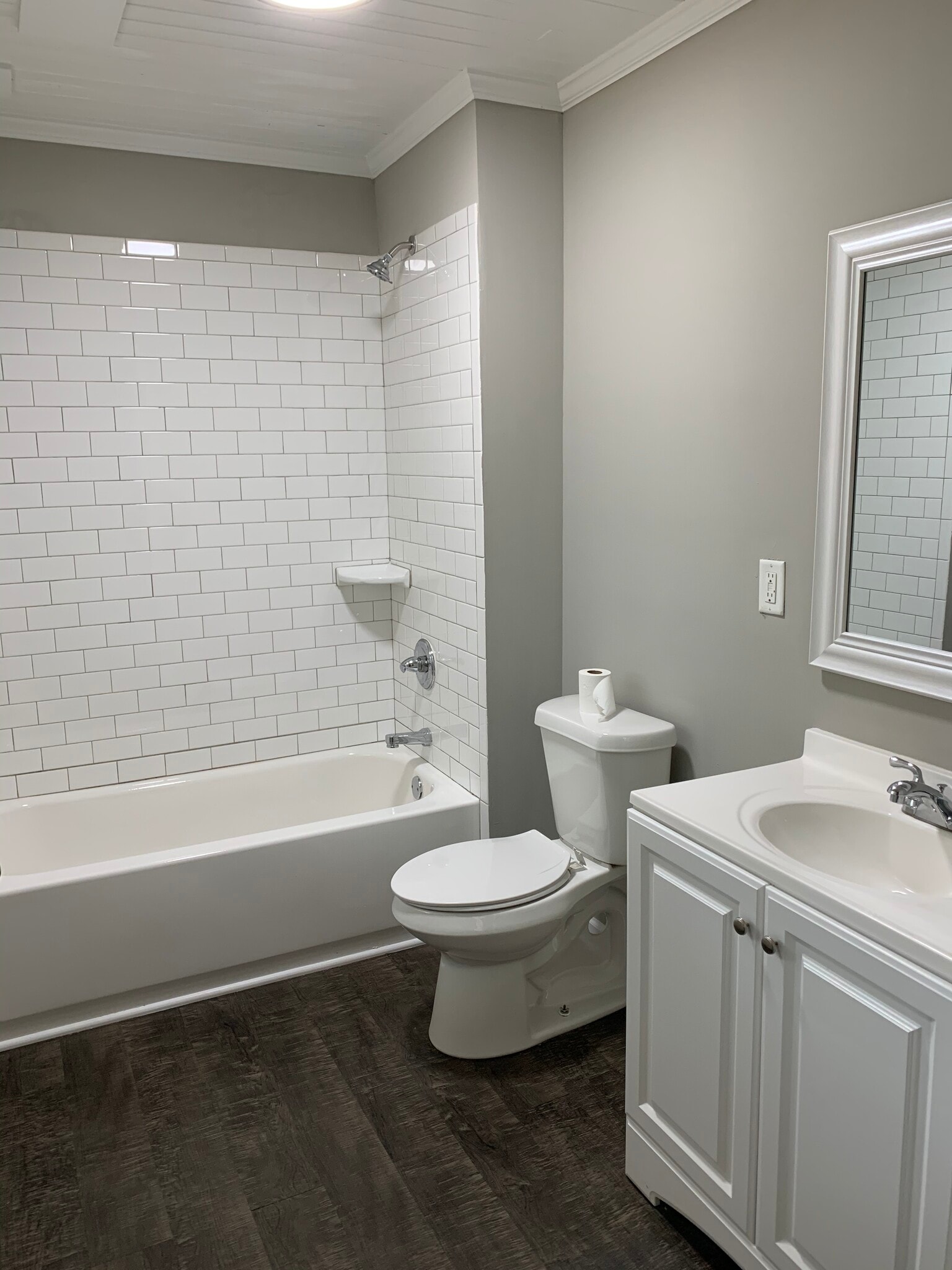 Master Bath - 137 Baker St