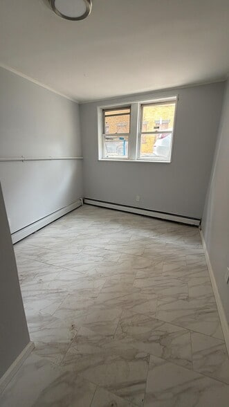 6 Rutgers Ave Bsmt - 8 Rutgers Ave