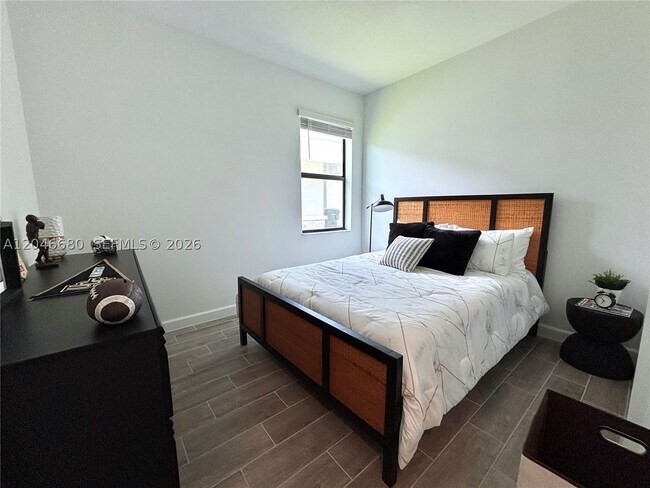 Building Photo - 10660 Wilgrove 10660