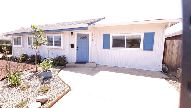 Primary Photo - 2309 Barcelona Way