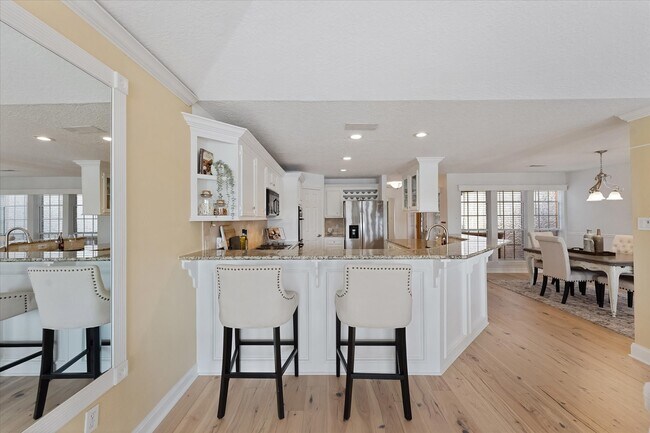 Building Photo - 225 Capetown Way