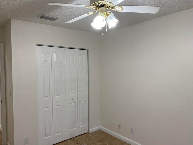 Building Photo - 925 Imperial Lake Rd