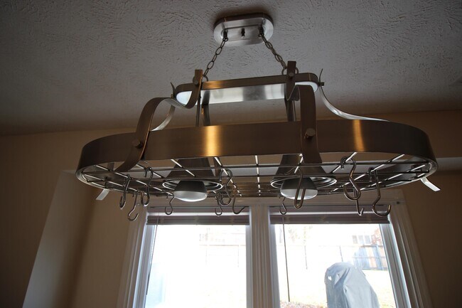 Building Photo - 7138 Summerlin Dr