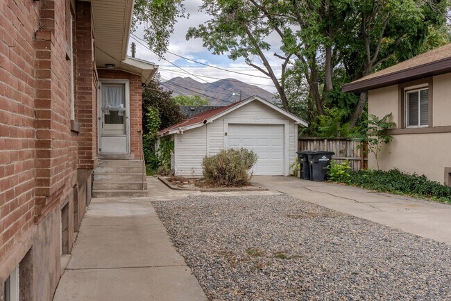 Building Photo - Brown Duplex