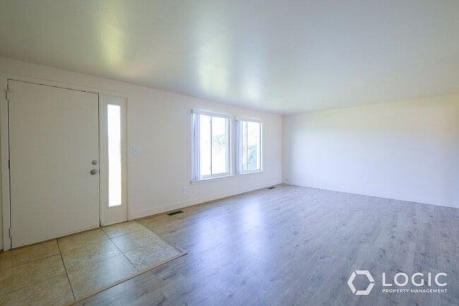 Building Photo - Gorgeous Home in Great Location!