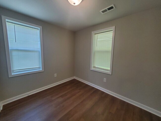 Building Photo - 2618 Graham Rd