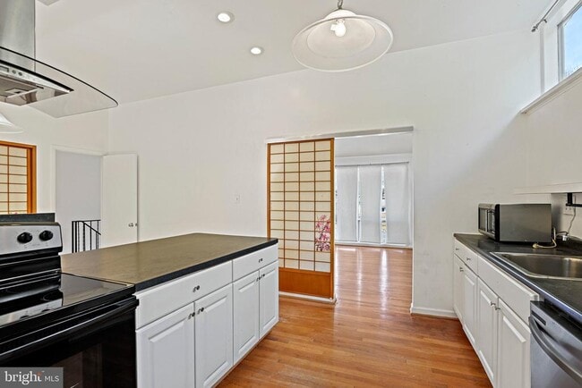 Building Photo - 6713 Old Chesterbrook Rd