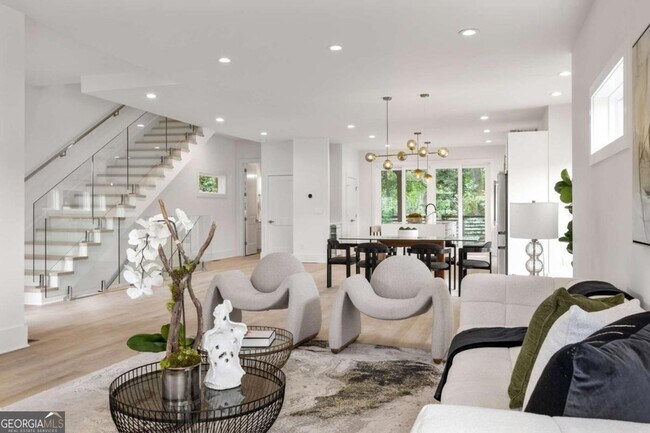 Building Photo - 24 Hutchinson St NE