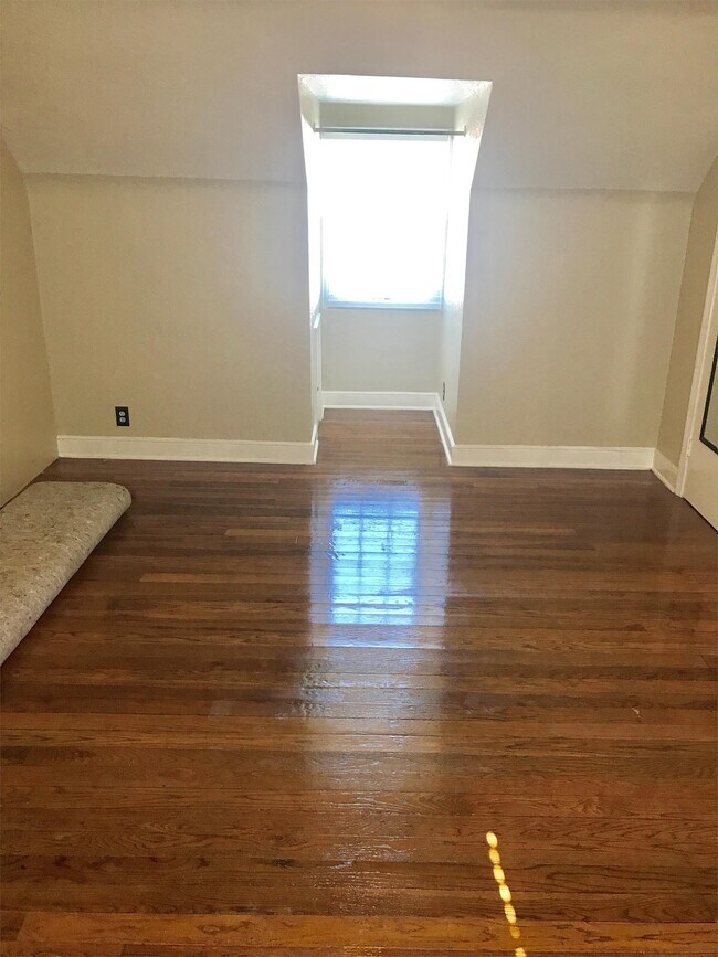 Building Photo - 6295 E Pea Ridge Rd