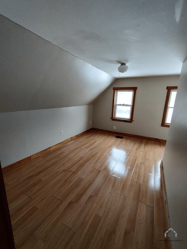 Building Photo - 328 N Pond Rd