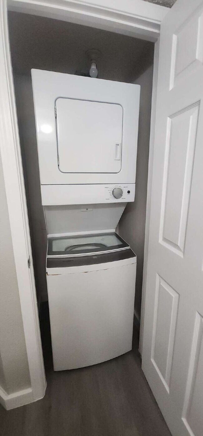 Building Photo - Charming 1-Bedroom Condo in Gated North Da...